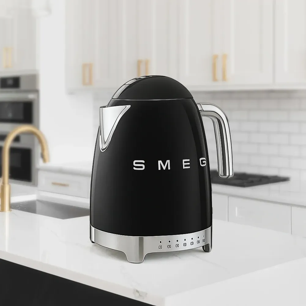 Bouilloire SMEG avec contrôle de température noire KLF04BLEU