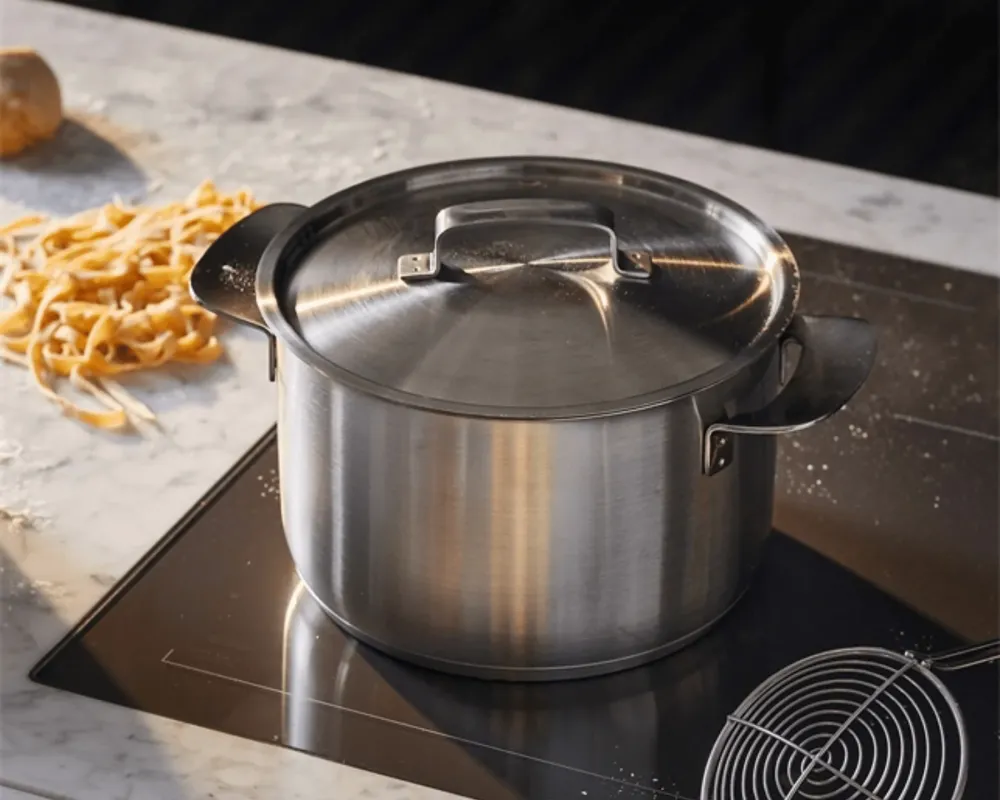 Cocotte tout acier avec couvercle, 5 l par Fiskars