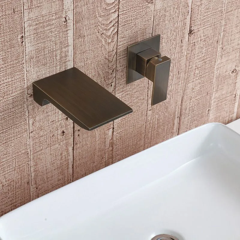 Robinet de salle de bains mural moderne, robinet de lavabo à poignée unique en cuivre à faible arc Clearhalo