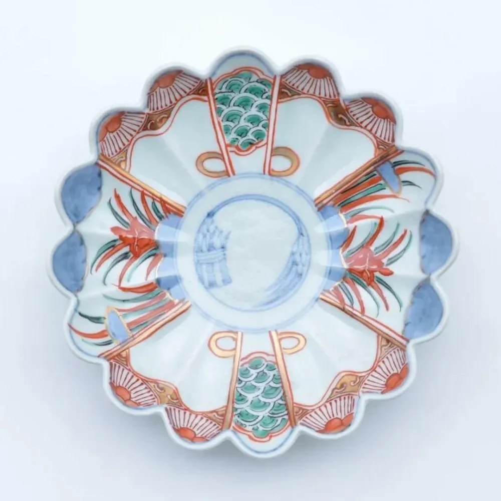 Assiette Arita Chrysanthème 18×4,5cm