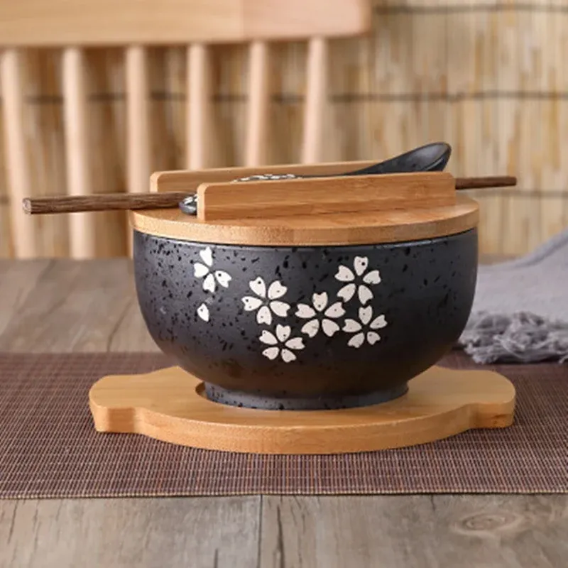 Bol en céramique japonais avec baguette et cuillère