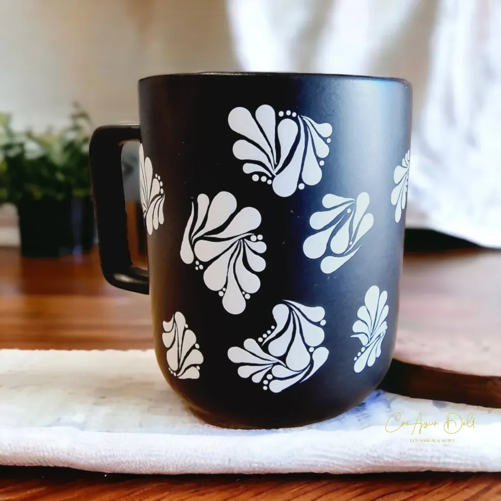 Tasse noire et blanc CréAzur Delf'