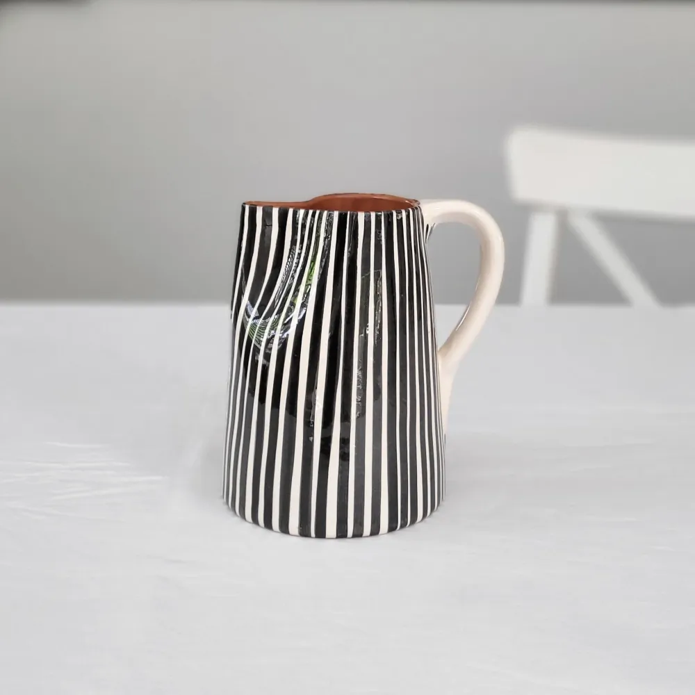 Pichet 0,6 l rayé noir