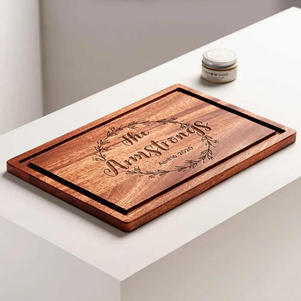 Planche à découper en bois d'acajou - Forme rectangulaire avec rainure pour jus - Couronne circulaire gravée