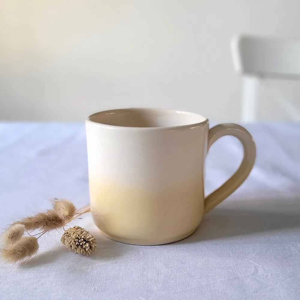 tasse alma barru ombre jaune pâle