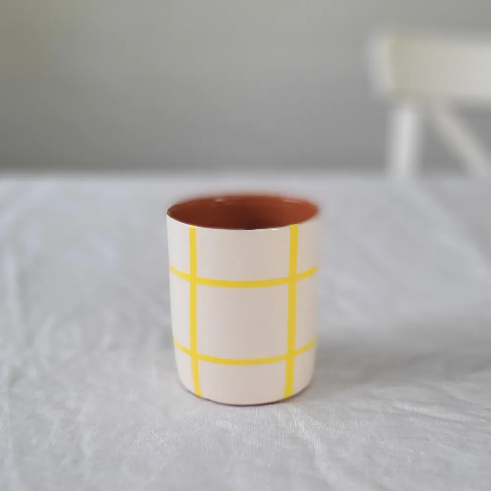 Tasse à café à carreaux citron
