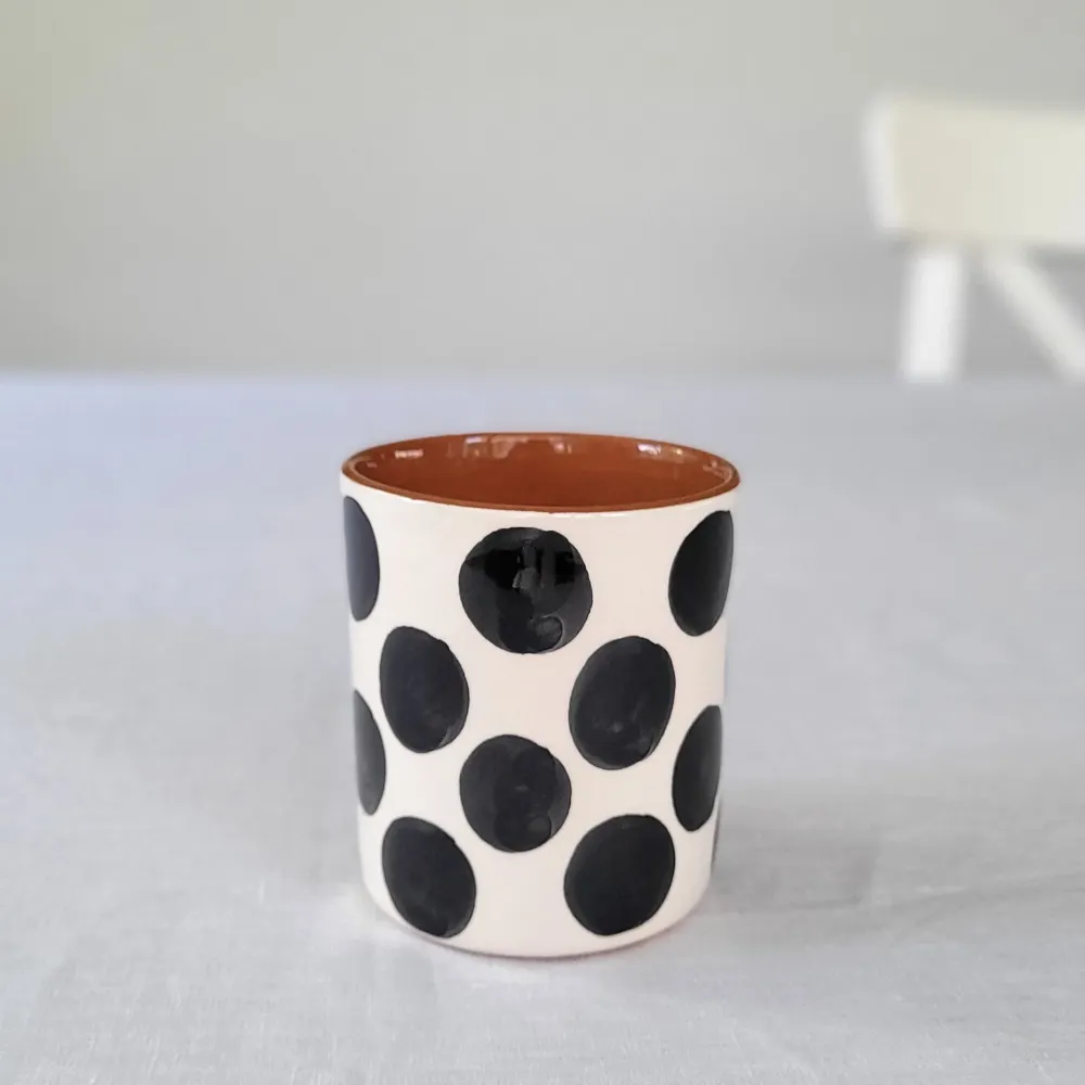 Tasse à café points noir