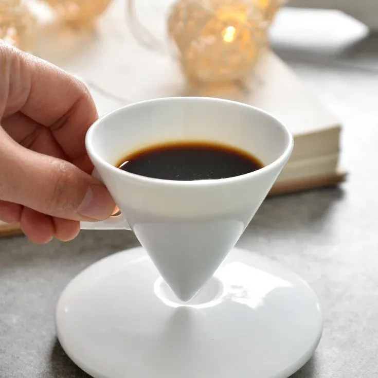 Tasse à expresso en céramique blanche