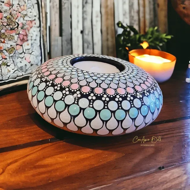 Bougeoir rond mandala pastel bleu, rose en pointillisme CréAzur Delf'