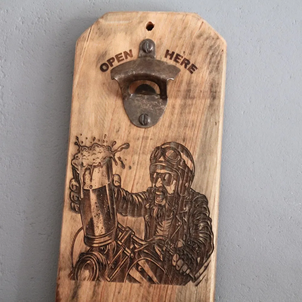 Décapsuleur mural bois Biker sourire chope Atelierecup06