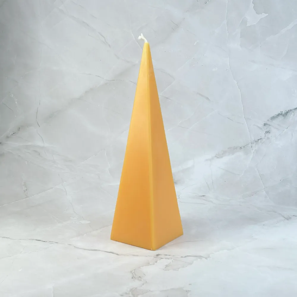 Bougie pyramide jaune - Confiance & succès