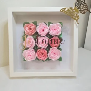 Cadre décoratif personnalisé avec roses en satin – Prénom, couleurs et options au choix