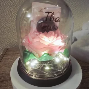 Cloche lumineuse fleur de lotus en satin avec fondant parfumé