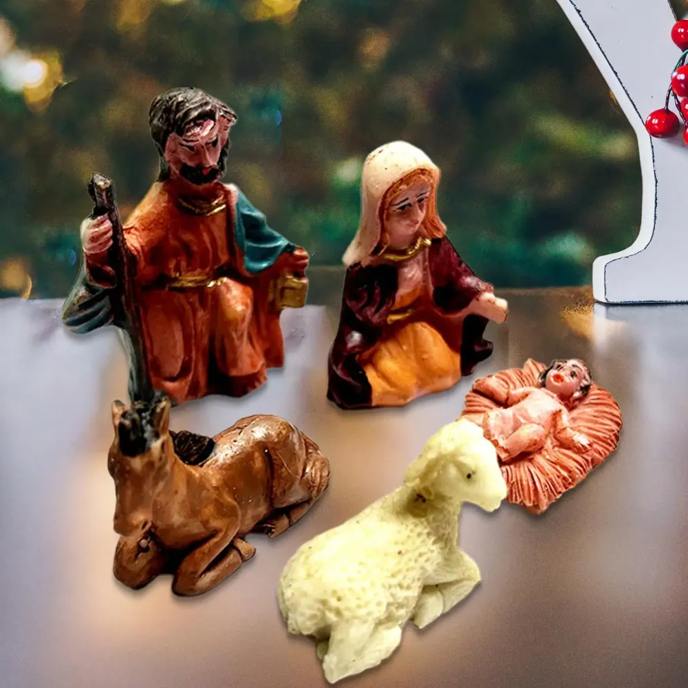 Ensemble de 5 figurines de crèche catholique représentant la Naissance de Jésus