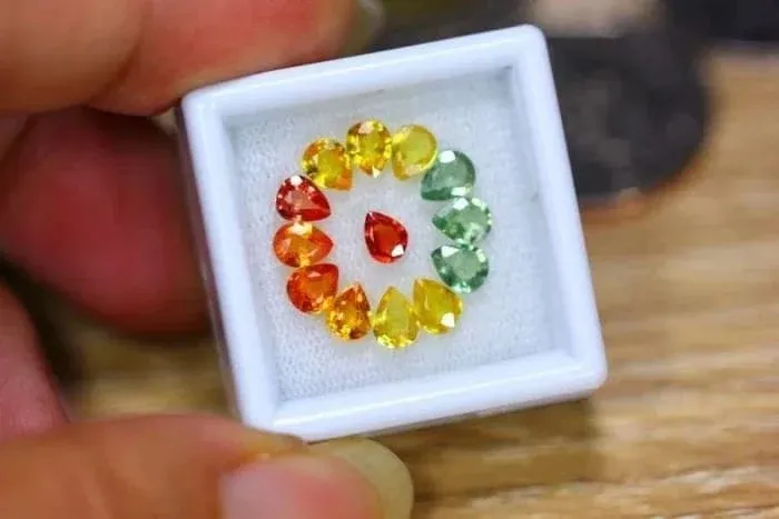Lot de 13 saphirs multicolores chauffés 4,13 ct
