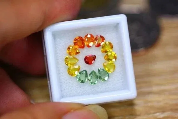 Lot de 13 saphirs multicolores chauffés 4,13 ct