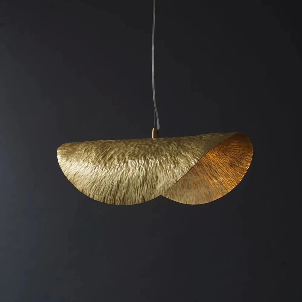 lustre suspendu en laiton martelé pour îlot de cuisine | suspension en cuivre