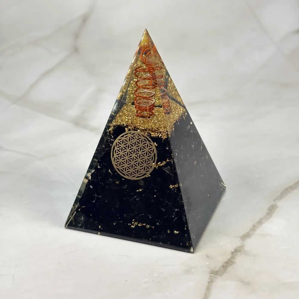 Orgonite pyramide Tourmaline & Fleur de Vie