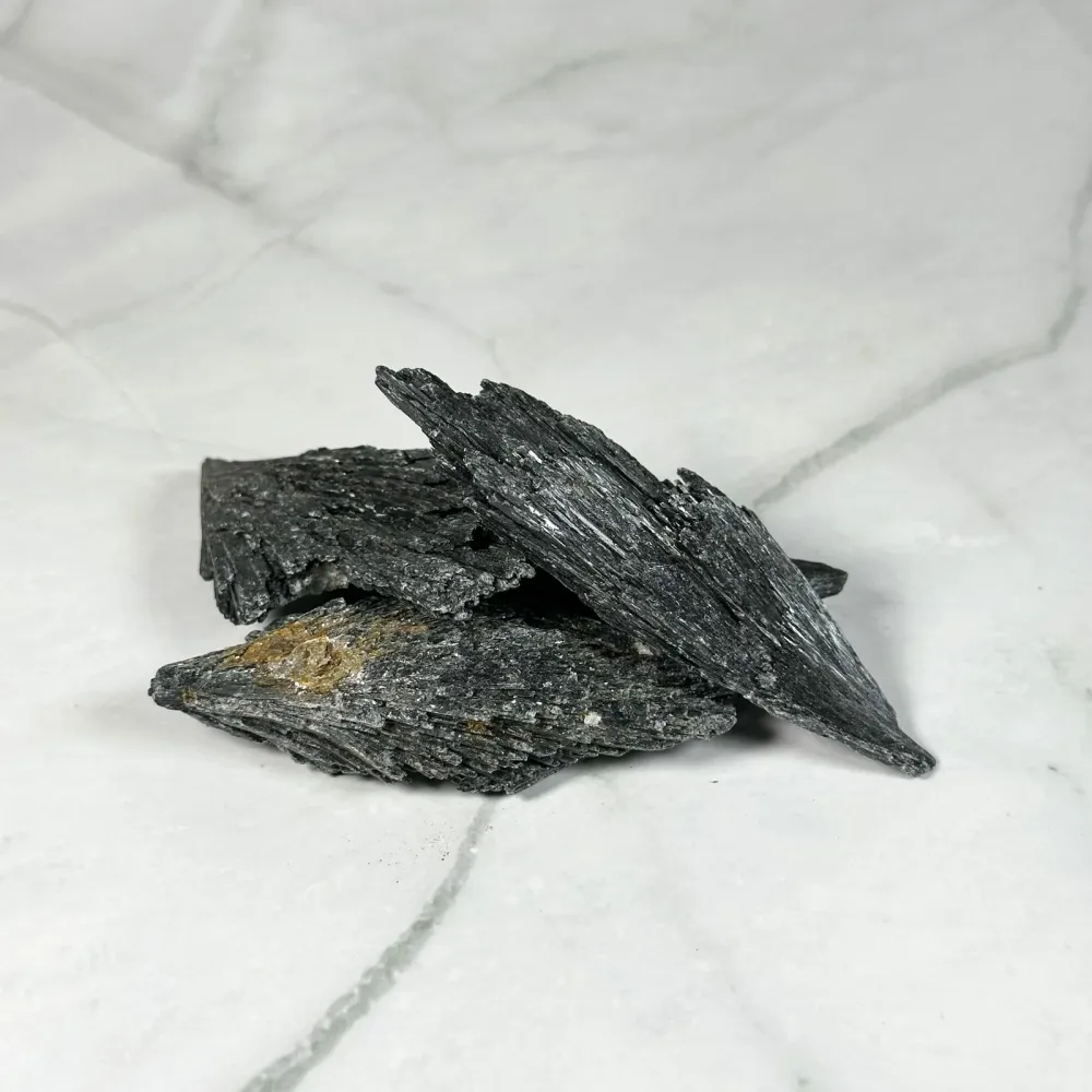 Pierre brute de Cyanite (taille Medium)