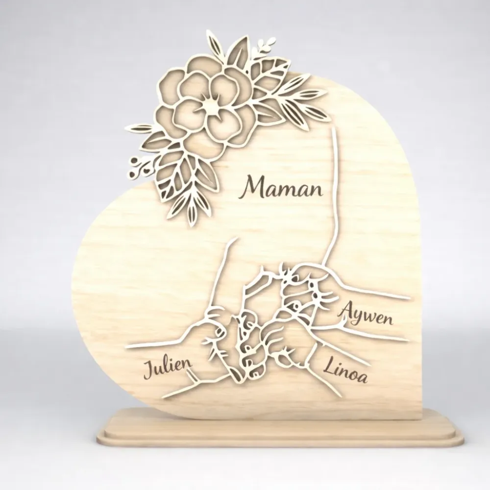 Plaque en bois personnalisée famille – Prénoms gravés mains entrelacées – Cadeau maman unique