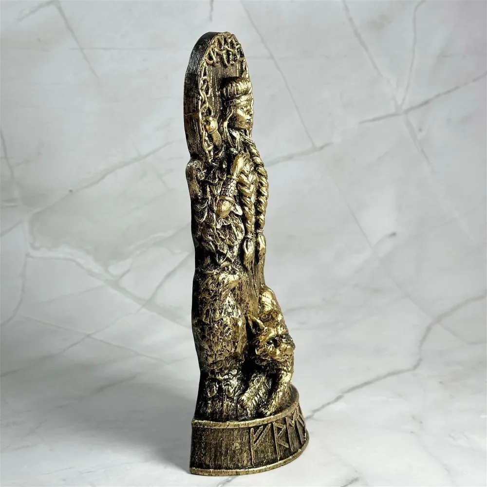 Statue Freyja