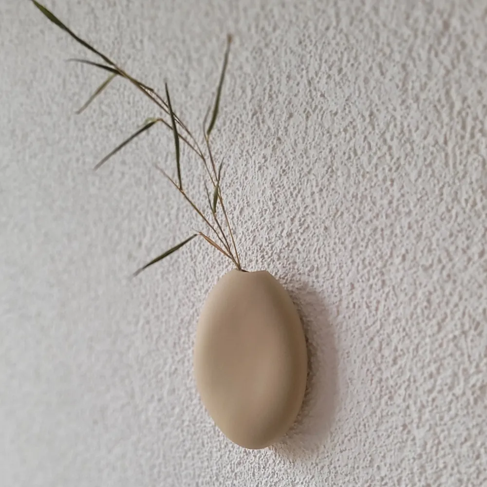 Vase mural en porcelaine bio petit beige