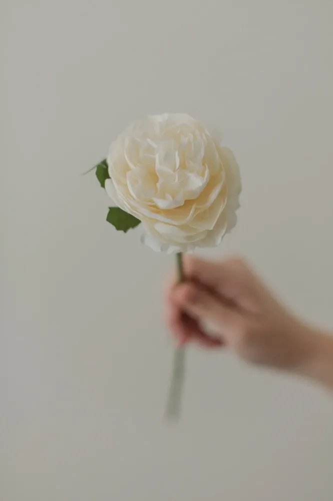 ROSE ANGLAISE ARTIFICIELLE SUR TIGE White Eucalypt Co.