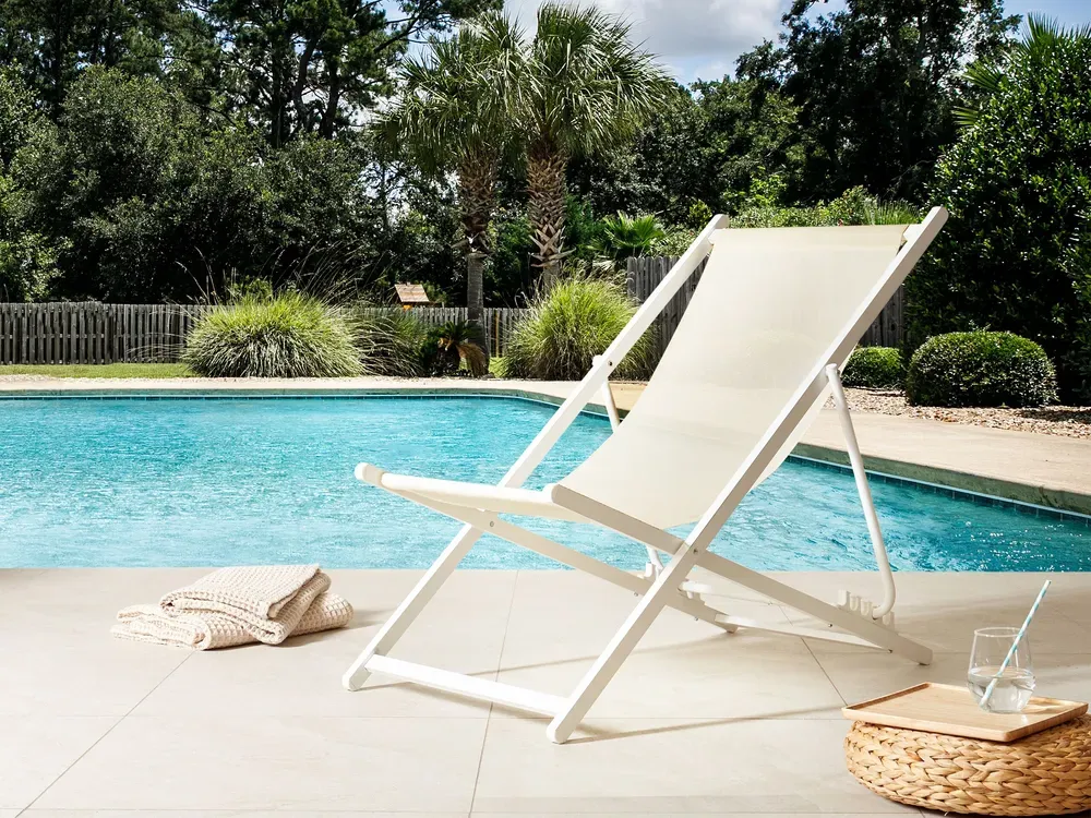 Ligstoel beige/wit LOCRI II avec 2 Housses d'Oreiller Incluses