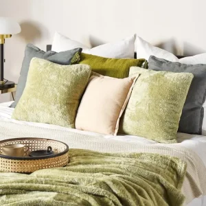 Lot de 2 coussins en fausse fourrure verte 45 x 45 cm PILEA