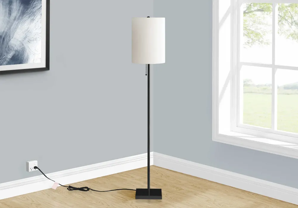 I 9758 – Lampadaire 62 po métal noir – Abat-jour ivoire Monarch