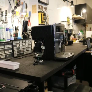 Réparation des machines à café (Présenter votre reçu au comptoir)