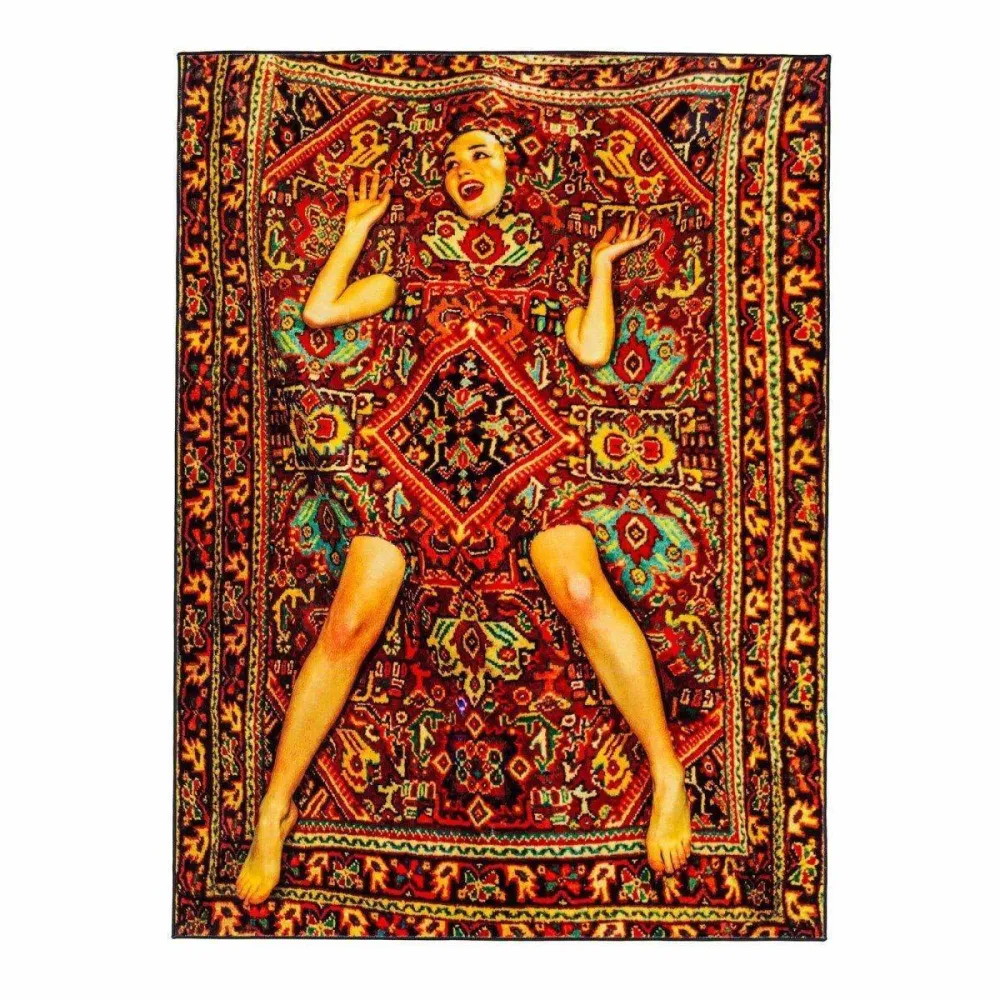 Tapis Lady On Carpet de ToiletPaper - Femme sur tapis - Seletti