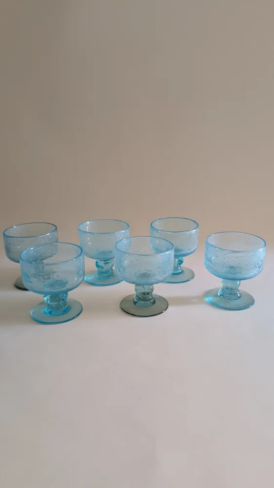 6 COUPELLES EN VERRE BULLÉ