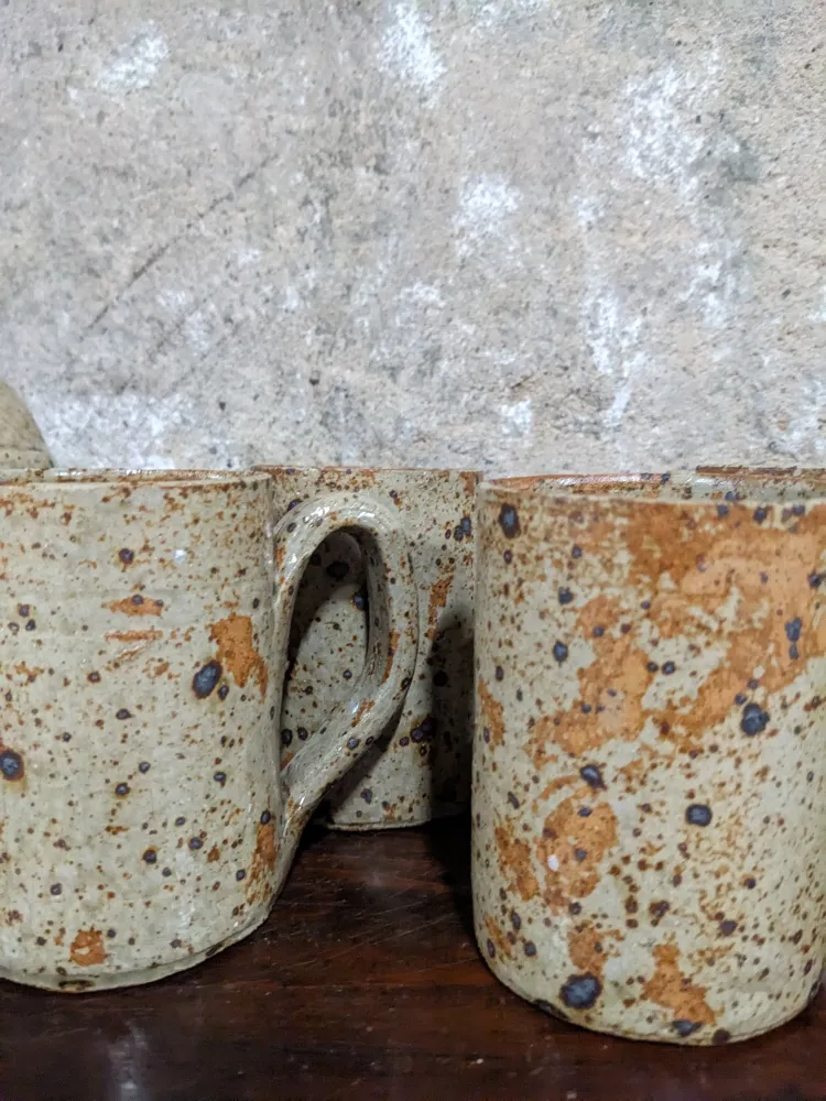 6 TASSES & PICHET EN GRÈS